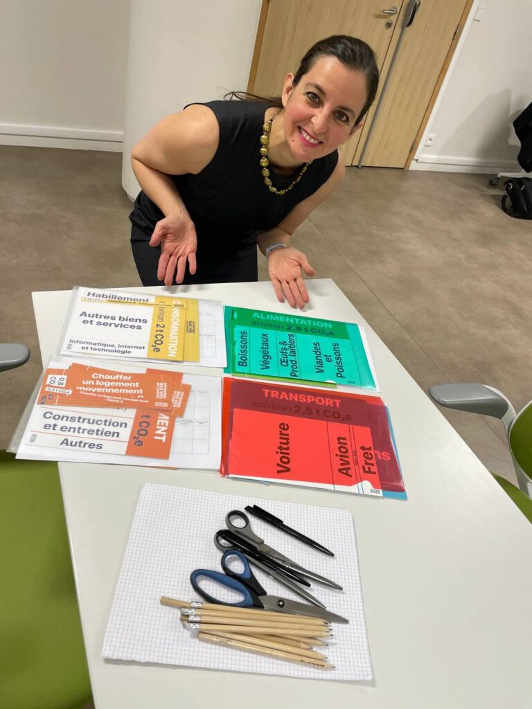 Les travaux en sous-groupes de l'atelier INVENTONS NOS VIES BAS CARBONE pour les hauts fonctionnaires. 
Ce jour là à Lognes, à l'Académie de police pour le Ministère de l'Intérieur.