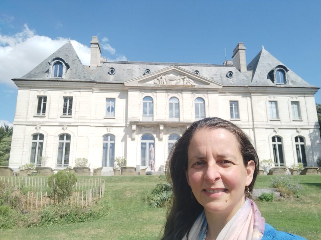 Animation d'un atelier en extérieur à la fondation GOODPLANETen juillet 2025 pour les mécènes de la Fondation.